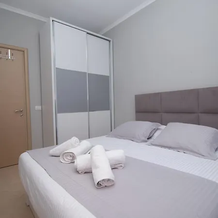 B Apartament *