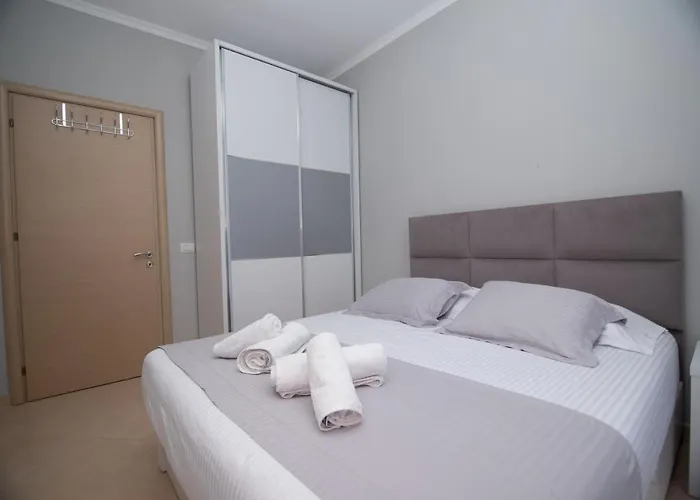 B Apartment *